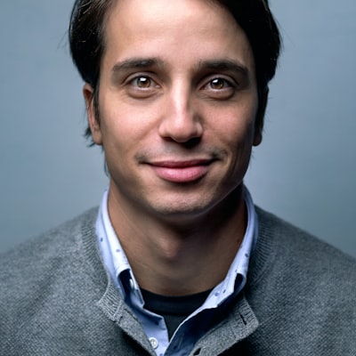 Adv. Simon Thomas